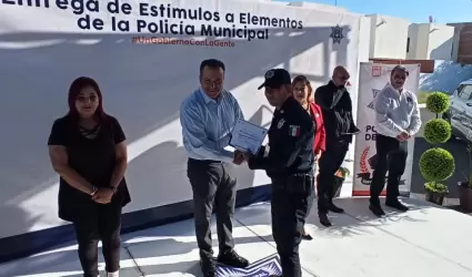 Entrega de estmulos econmicos a policas municipales