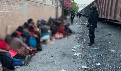 Migrantes en instalaciones de Ferromex