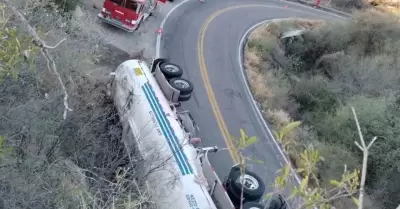 Volcamiento de triler con combustible