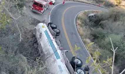 Volcamiento de triler con combustible