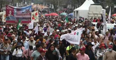 Simpatizantes de AMLO llegan al Zcalo