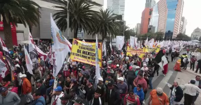 Simpatizantes de AMLO en Reforma y Ju�rez, rumbo al Z�calo