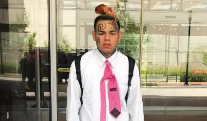 Seguridad del estadio retir al rapero 6ix9ine del partido.