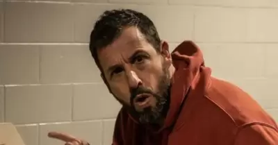 Adam Sandler fue premiado por su carrera en la comedia.