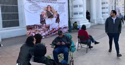 Manifestacin de concesionarios requisados, frente a Palacio de Gobierno