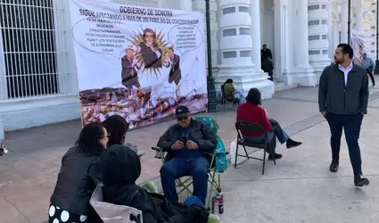 Manifestacin de concesionarios requisados, frente a Palacio de Gobierno