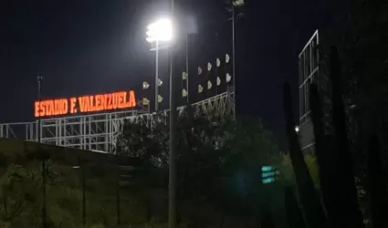 Letras colocadas en el interior del estadio de beisbol