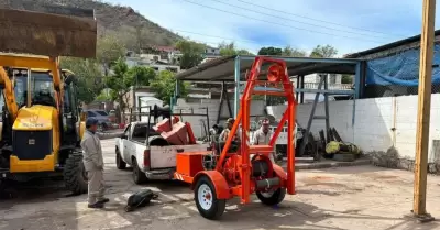 Maquinaria para ayudar en mantenimiento a la red de drenaje de Guaymas