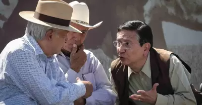 El Presidente y el entonces titular de Segalmex, Ovalle Fernndez (derecha), en 