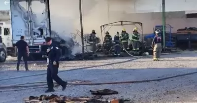 En el sitio se gener una gran columna de humo blanco