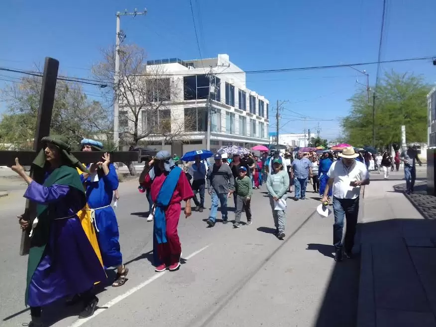 Viacrucis en la colonia San Benito