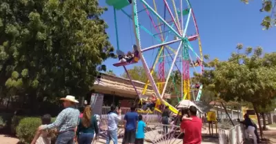 Familias visitan el Parque Infantil esta Semana Santa