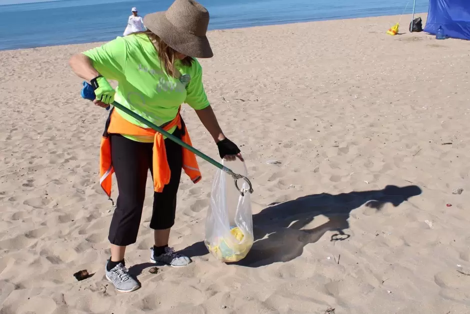 Plogging en la playa de Baha Kino