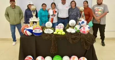 Entrega de material deportivo en Cobach Baha de Kino