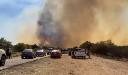 Se presenta incendio en la carretera Hermosillo-Mazatn