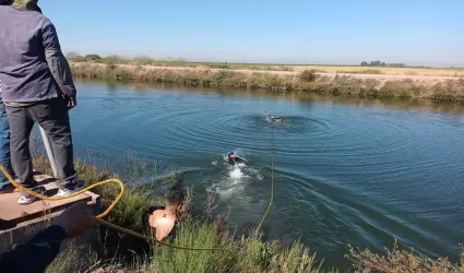 Buzos de rescate acutico realizan la bsqueda de 3 personas en el Canal Alto