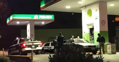 Un despachador de gasolina resultó herido en asalto a mano armada