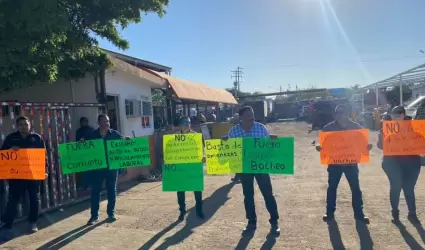 Manifestacin de trabajadores del rea de bacheo