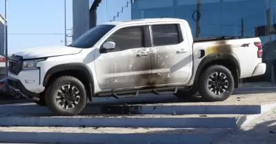 Los hechos ocurrieron en una agencia automotriz y un lote de autos