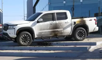 Los hechos ocurrieron en una agencia automotriz y un lote de autos