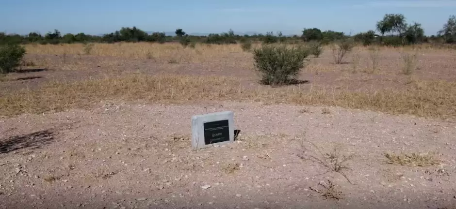 Imagen actual del predio donde se construira la universidad del polica que muestra que nicamente se coloc la primera piedra.