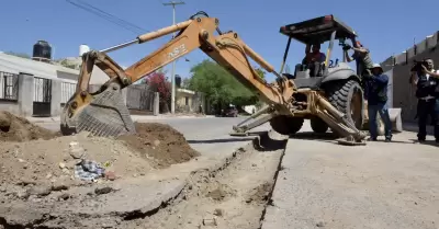 Pavimentan calles con recursos de regularizacin de autos.