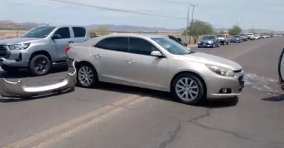 Choque frente al aeropuerto de Hermosillo