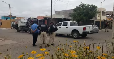 Motocicleta abordada por dos menores choca con patrulla