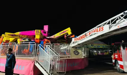 Juegos mecnicos en la Feria de las Flores, en Nogales