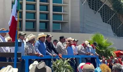 Plantn frente a las oficinas de la Secretara de Agricultura y Desarrollo Rural