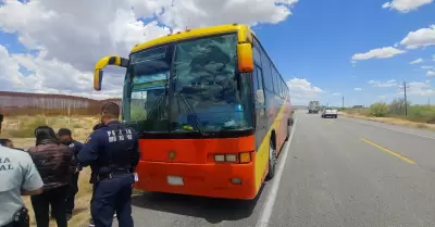 La menor viajaba en un autobs de pasajeros acompaada por un adulto y otros dos