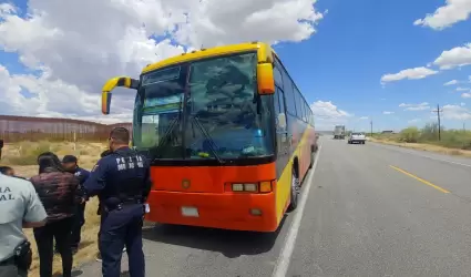 La menor viajaba en un autobs de pasajeros acompaada por un adulto y otros dos