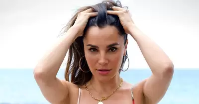 Martha Higareda bail su corrido tumbado.