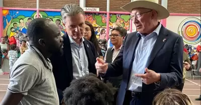 Embajador de Estados Unidos en Mxico, Ken Salazar en refugio para migrantes.