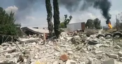 Vivienda queda en escombros tras explosin de ducto