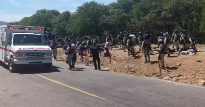 Elementos de la Guardia Nacional sufren accidente en carretera Cananea-muris