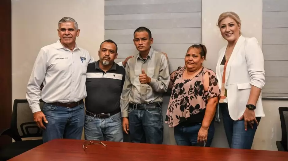 Regresar Cristian con su familia despus de 5 aos