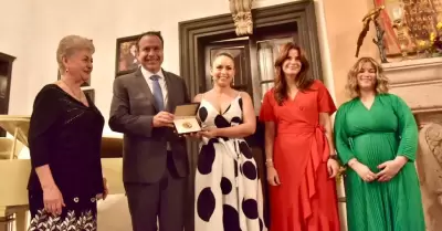 Elena Rivera recibe la medalla Emiliana de Zubelda