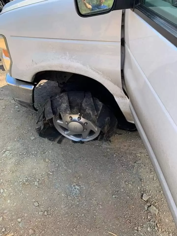 Los agresores dispararon a las llantas de la camioneta