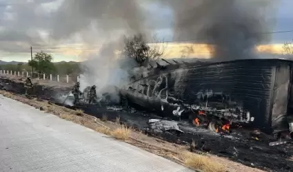 Triler calcinado en carretera Hermosillo-Guaymas