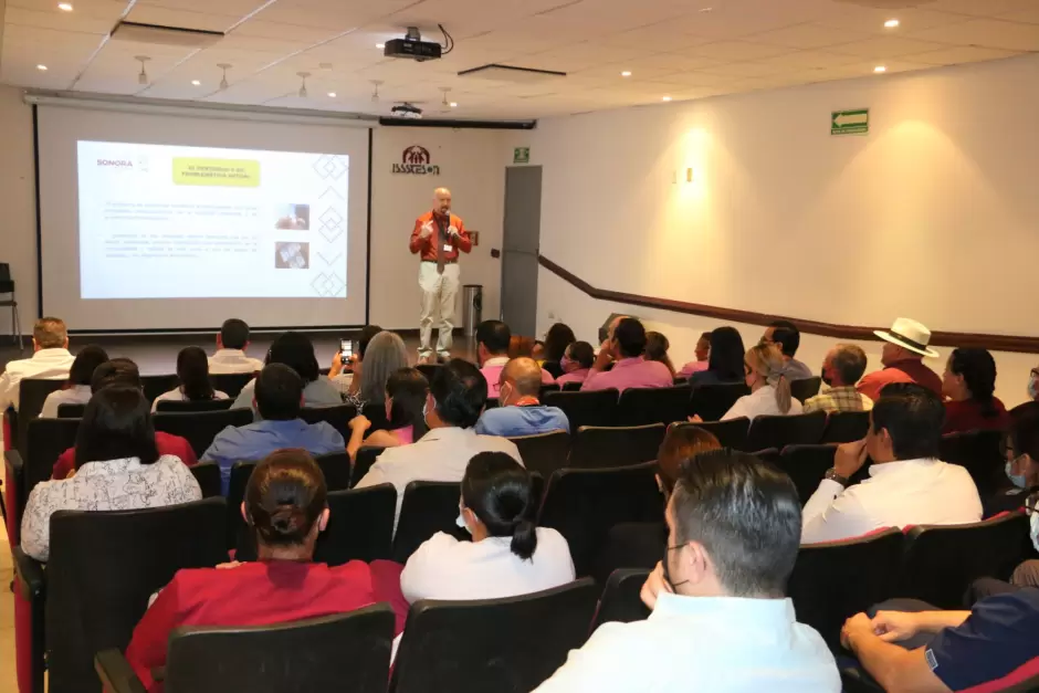 Conferencia "Riesgos y consecuencias del uso del fentanilo" en ISSSTESON