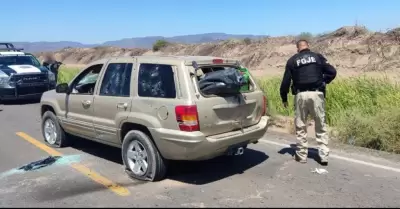 Auto abandonado en carretera Estacin Oroz-Ptam