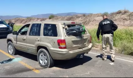 Auto abandonado en carretera Estacin Oroz-Ptam