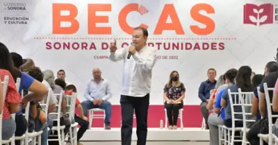 Elevan becas a estudiantes como derecho constitucional en Sonora