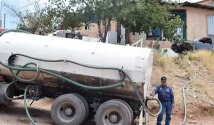 Reparto de agua en pipas