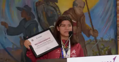 Otorgan en Cajeme reconocimiento a campeona nacional de karate