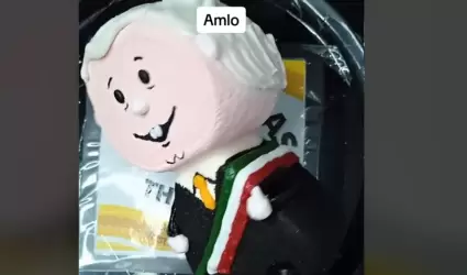 Paleta de bombn con figura de AMLO