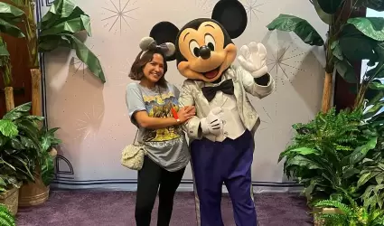 Nicole Salazar hace recomendaciones del men secreto de Disneylandia.