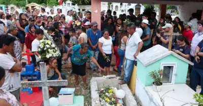 Ni�a prensada