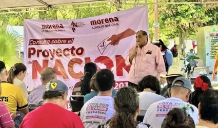 Diputado Francisco Javier Borrego Adame encabezando asamblea